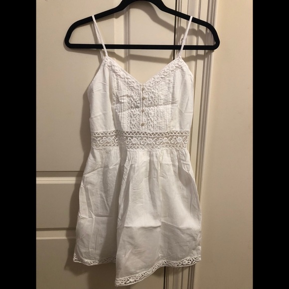 Abercrombie & Fitch - Picture 1 of 3